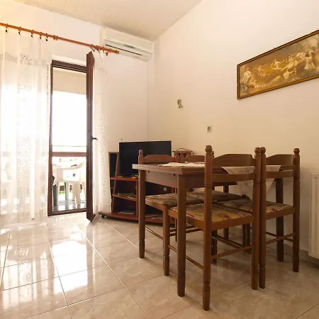 Maja 221 Apartman Póla