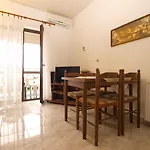 Maja 221 Apartman Póla