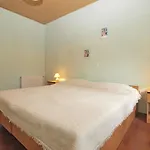 Maja 221 Apartman