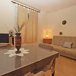 Maja 221 Apartman *