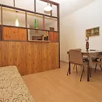 Maja 221 Apartman *